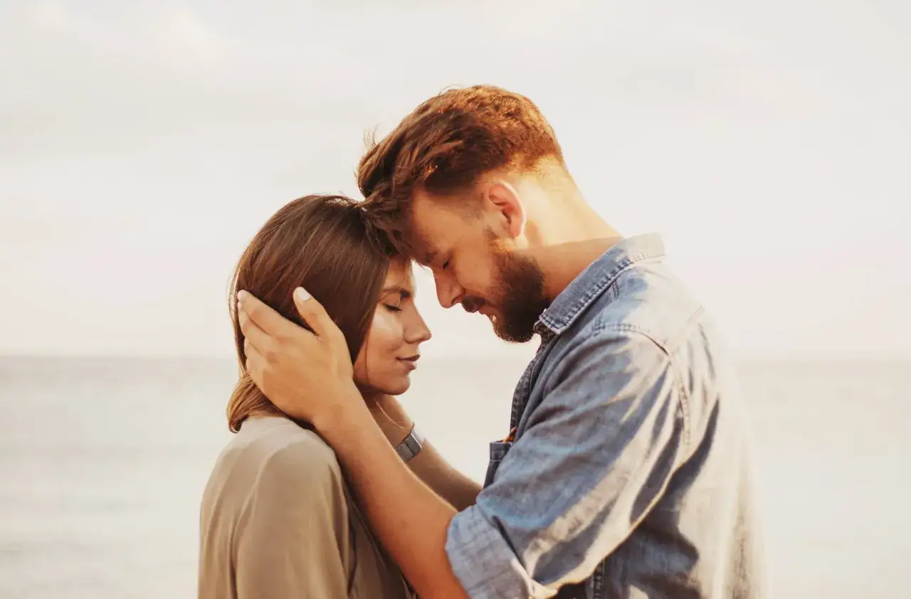 Kiedy mężczyzna kocha kobietę piosenka tekst - odkryj jej emocje i znaczenie