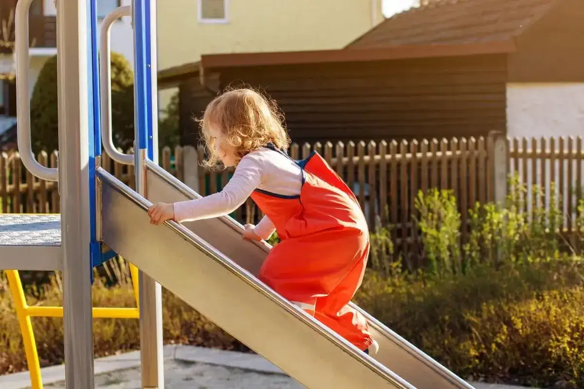 Czy plac zabaw wymaga pozwolenia? Zgłoszenie i nowe przepisy 2024