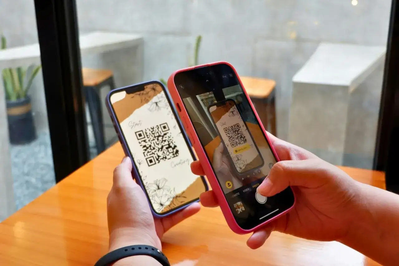 Jak zeskanować kod QR aparatem: Prosty poradnik dla iOS i Android