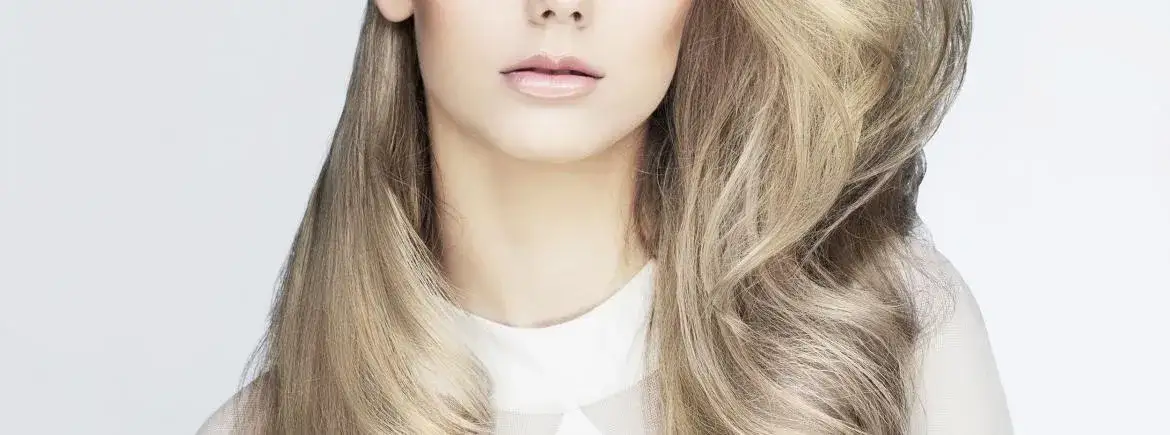 Fryzury dla wdowiego szpica, które podkreślą Twój styl i urodę