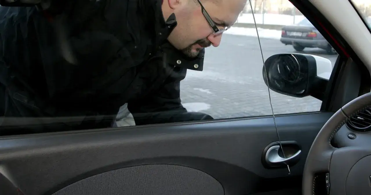 Jak otworzyć Audi A4 B5 bez kluczyka? Sprawdź skuteczne i bezpieczne metody!