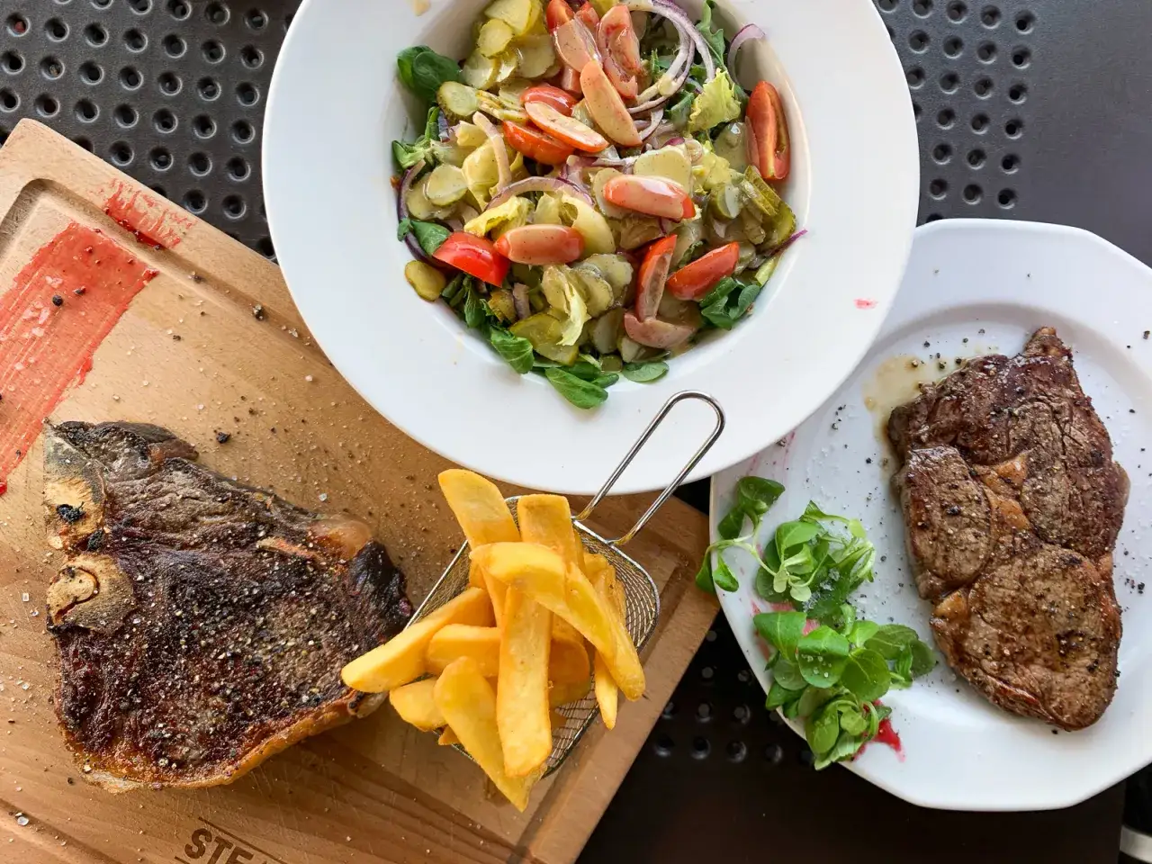 Gdzie zjeść w Giżycku? Odkryj najlepsze miejsca na pyszny posiłek