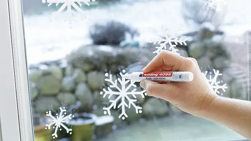 Ozdoby świąteczne na okno: DIY, szablony i pomysły krok po kroku