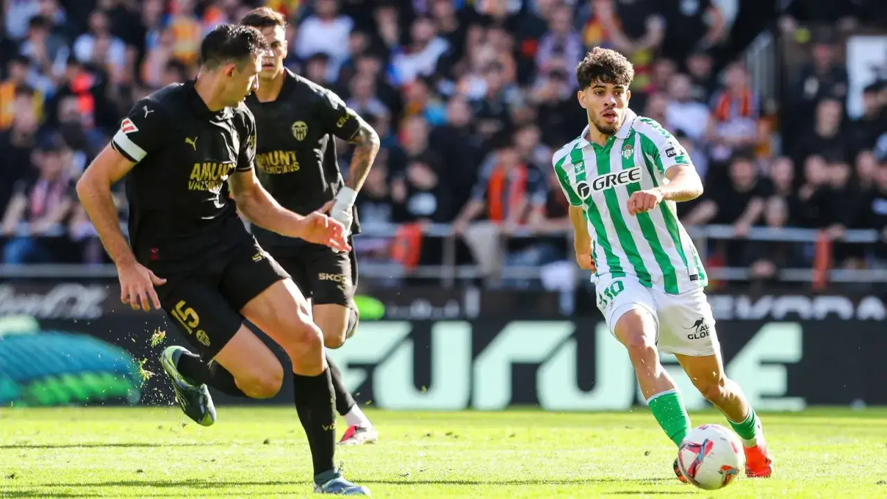¿Entrena el Betis hoy? Horario oficial y dónde consultar al minuto