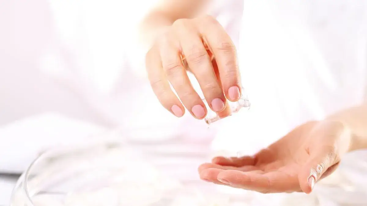 Jak szybko zapuścić paznokcie domowymi sposobami i uniknąć ich łamania