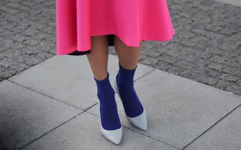 Jakie skarpetki do szpilek, aby uniknąć dyskomfortu i podkreślić styl?