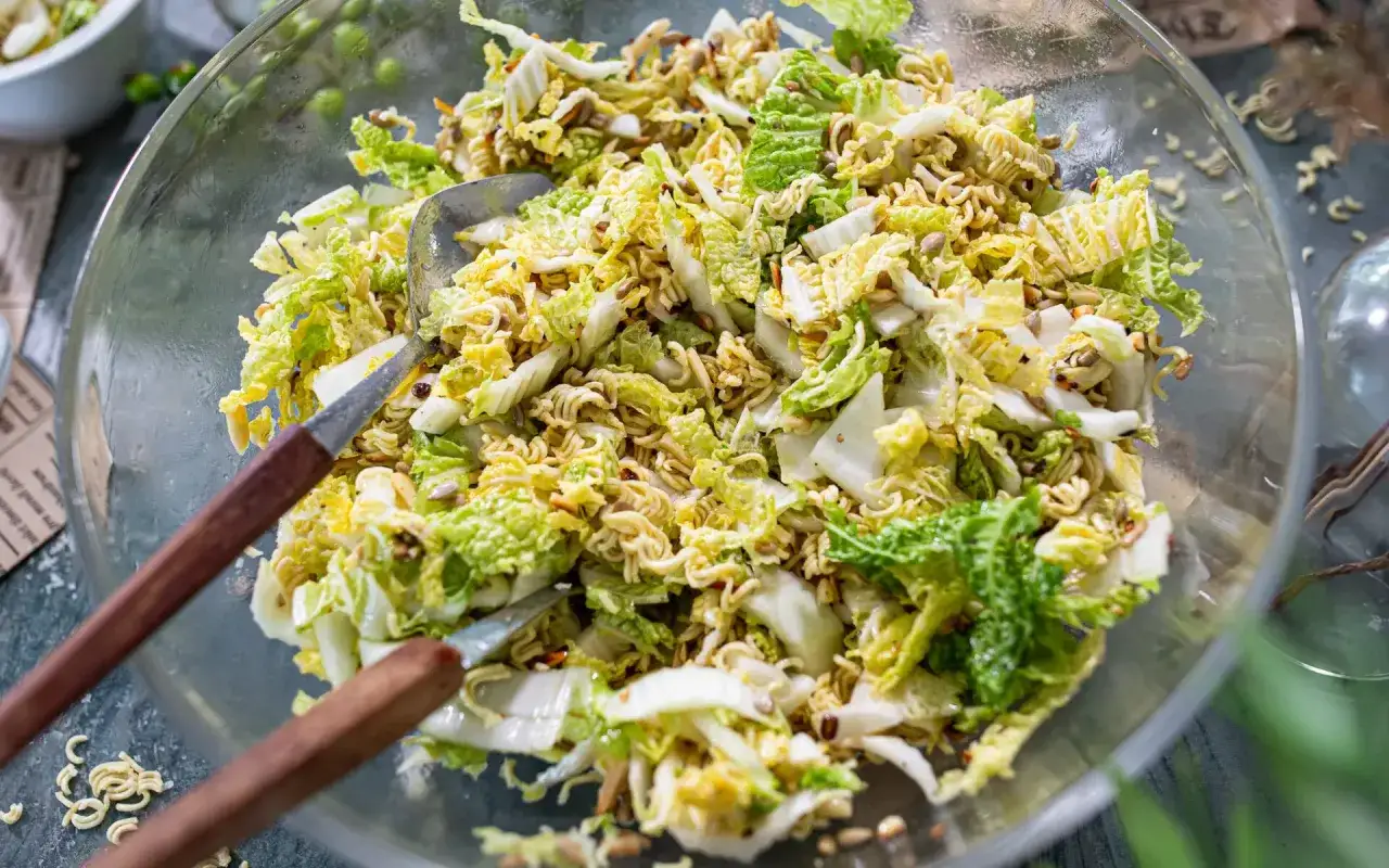 Yum Yum Salat: Knusprig, einfach & viele leckere Variationen