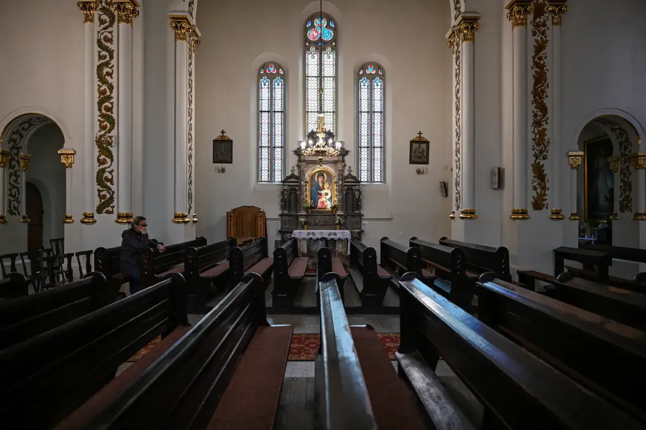 Dlaczego katolicy nie jedzą mięsa w piątek? Religijne i historyczne wyjaśnienie praktyki