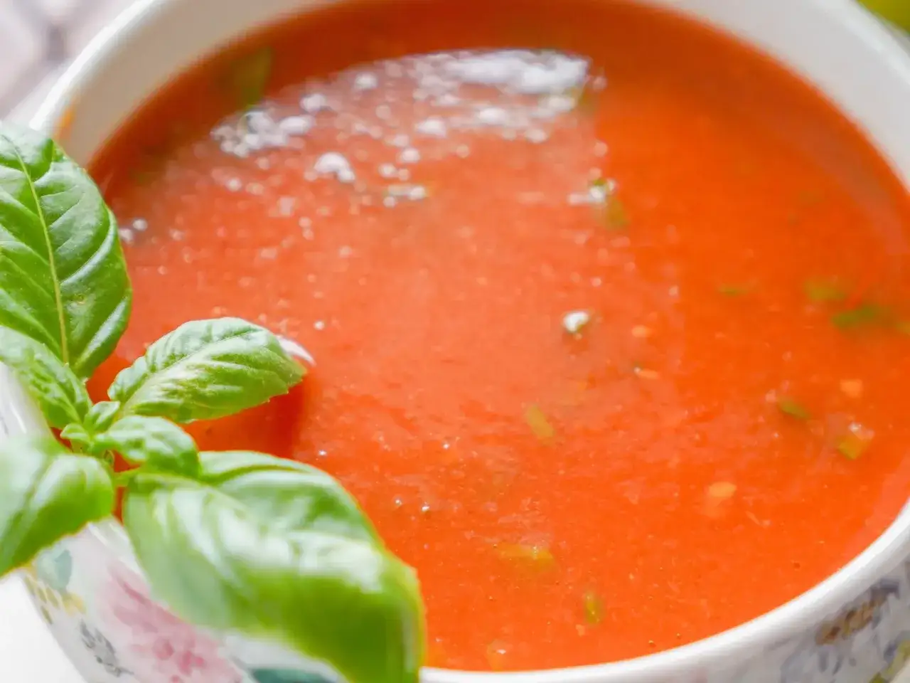 Ile koncentratu do zupy pomidorowej, aby uniknąć mdłego smaku?