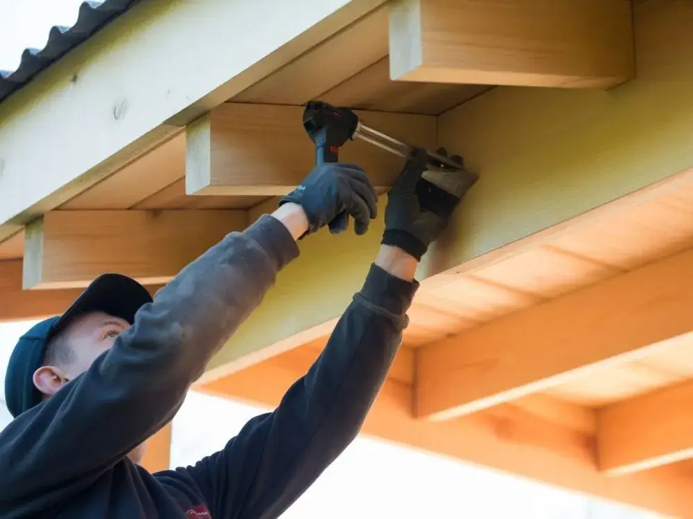 Co pierwsze: podbitka czy elewacja? Kolejność prac i ich wpływ