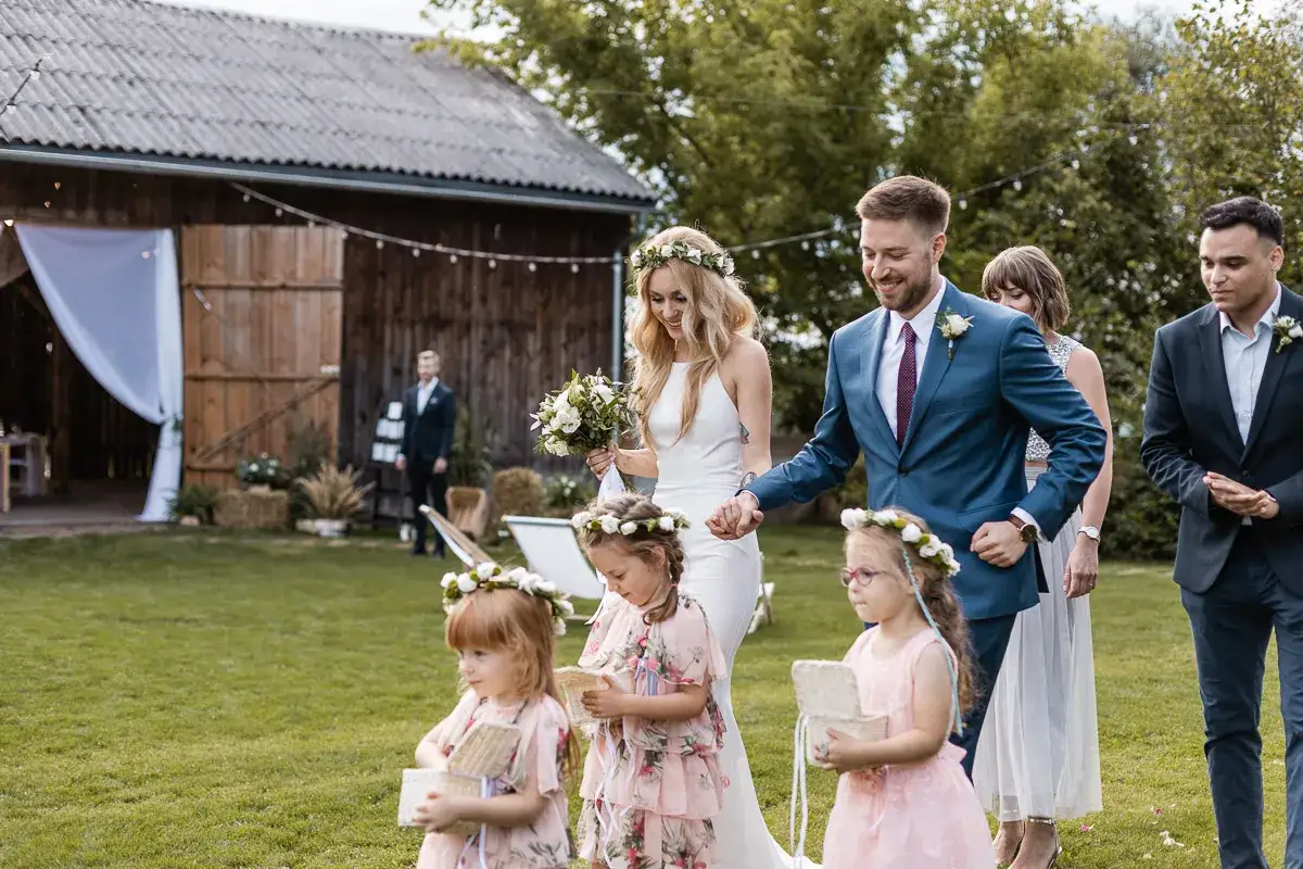 Jaki kolor sukienki na ślub cywilny? Inspiracje i porady