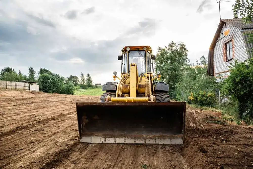 Ile kosztuje wyrównanie działki? Sprawdź, co wpływa na ceny