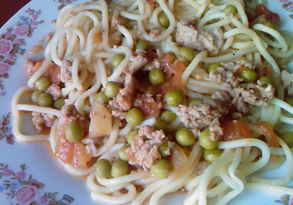 Szybkie i smaczne spaghetti z groszkiem – idealne na obiad lub kolację