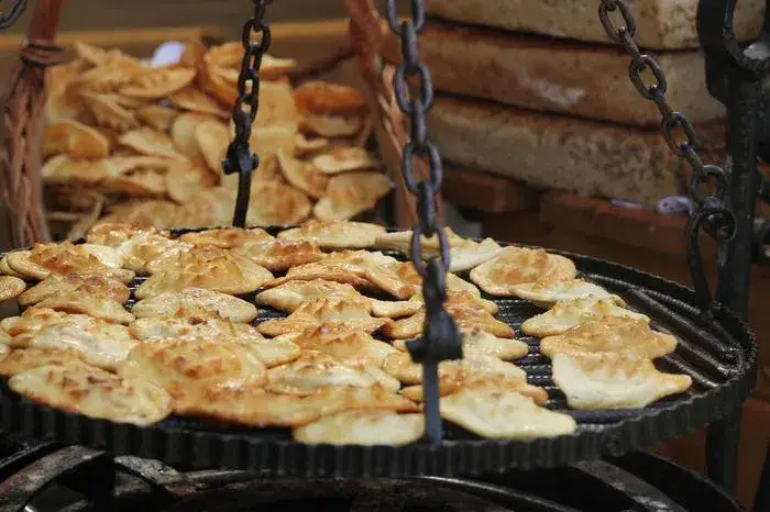 Co zjeść w Zakopanem: najlepsze tradycyjne potrawy, które musisz spróbować