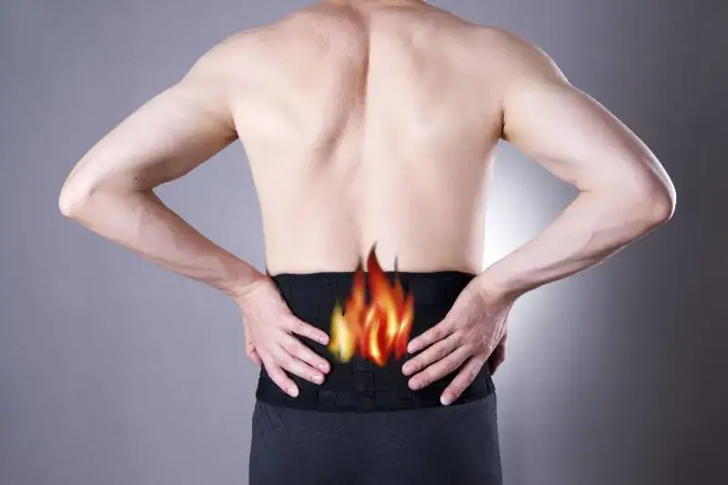 Bóle korzonków: objawy, przyczyny i kiedy pilnie do lekarza?