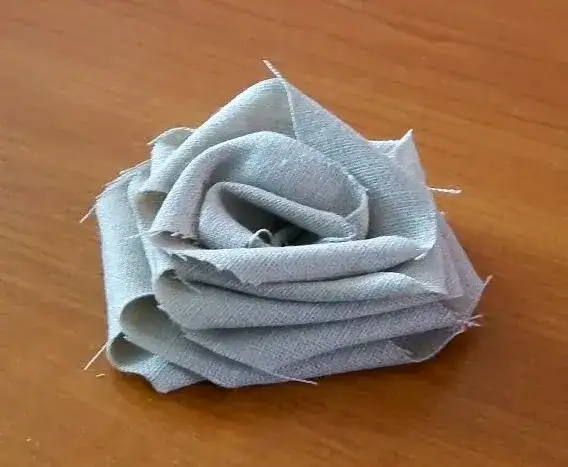 Jak uszyć różę z materiału? Prosty poradnik krok po kroku!