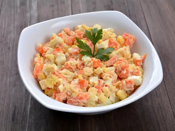 Jaki majonez do sałatki jarzynowej? Oto najlepsze wybory dla smaku