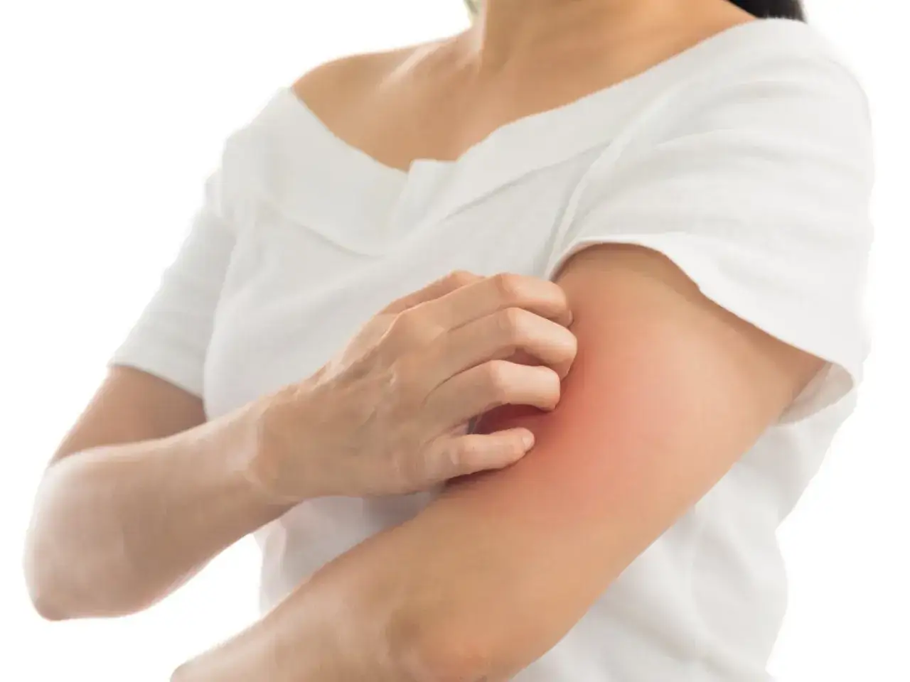 Uczulenie na wodę z kranu objawy – jak rozpoznać niebezpieczne reakcje?