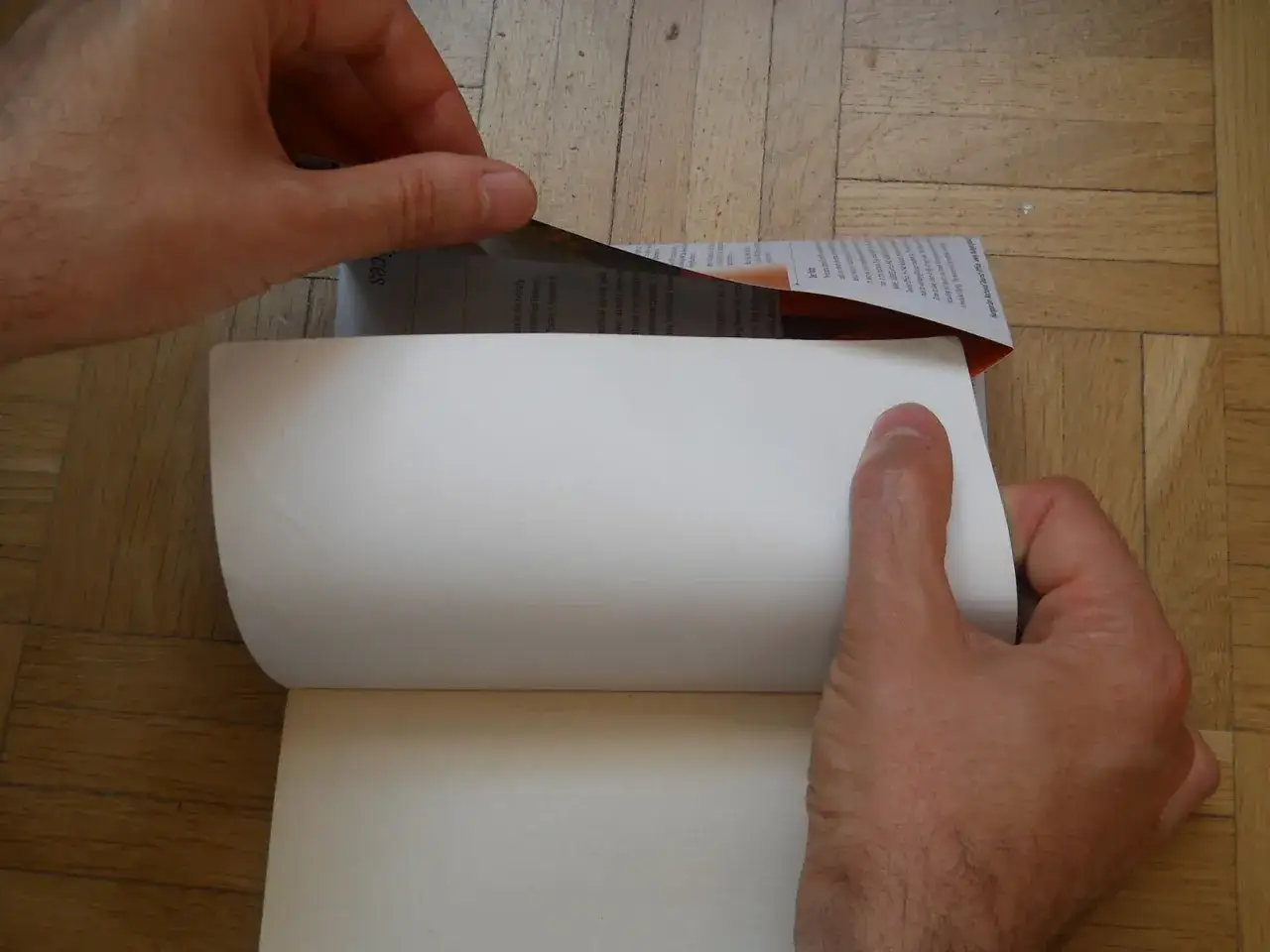 Czym obłożyć książki do szkoły, aby je skutecznie zabezpieczyć?