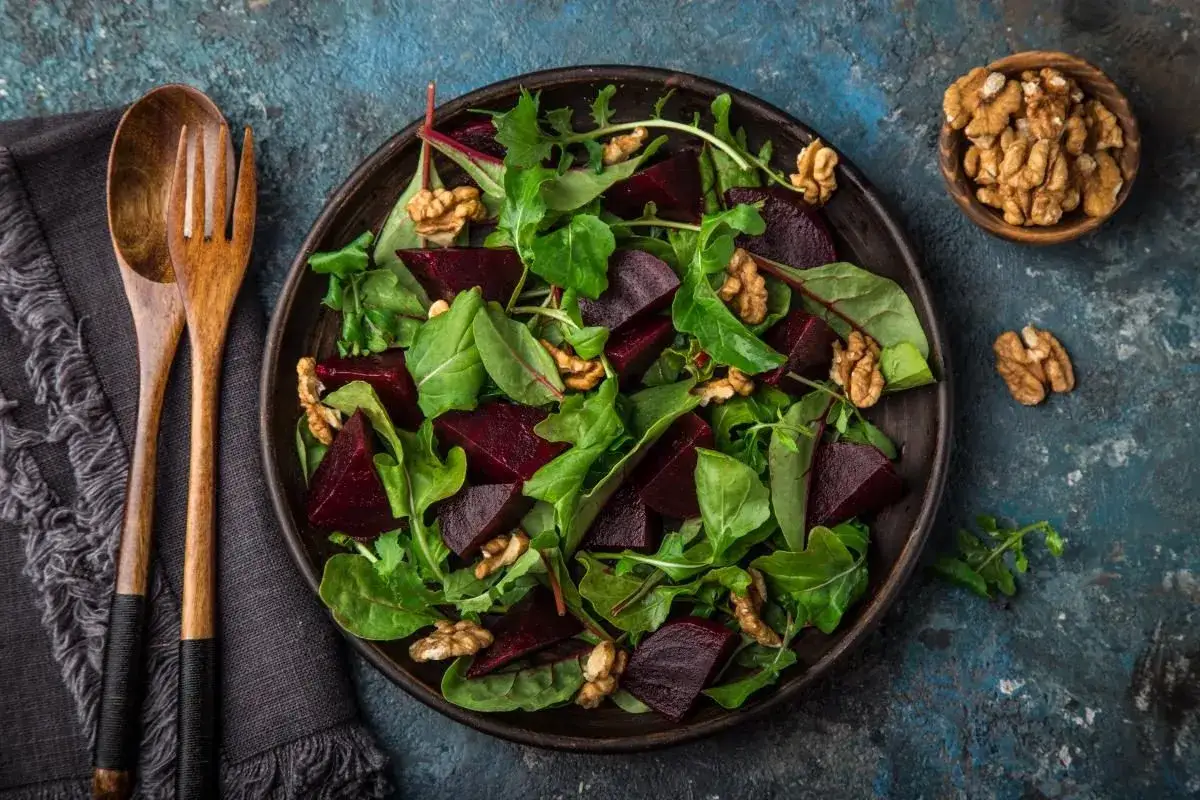 Sekret sałatki: Pieczone czy gotowane buraki? Rozwiej dylemat!