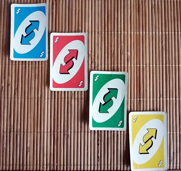 Ile kart jest w grze UNO? Poznaj skład i rodzaje kart w talii