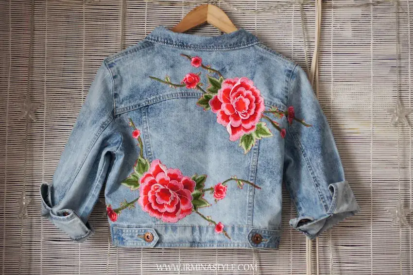 Kurtka jeansowa DIY: Odmień ją! Malowanie, naszywki, postarzanie