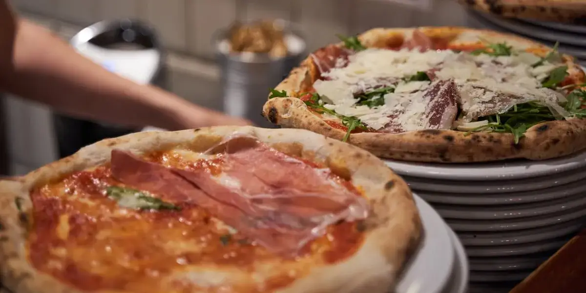 Kiedy jest dzień pizzy? Poznaj daty i tradycje na całym świecie