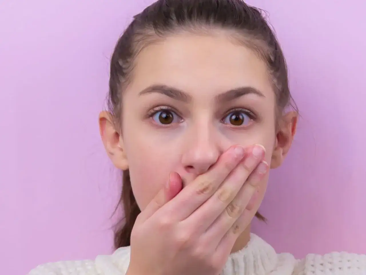 Koniec z czkawką! Skuteczne triki, prewencja i sygnały alarmowe.