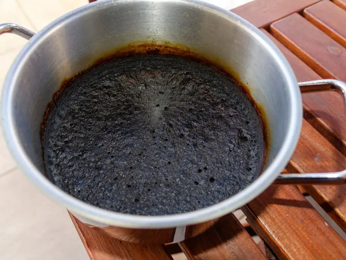 Przypalona zupa mleczna? Uratuj ją i garnek! Babcine sposoby