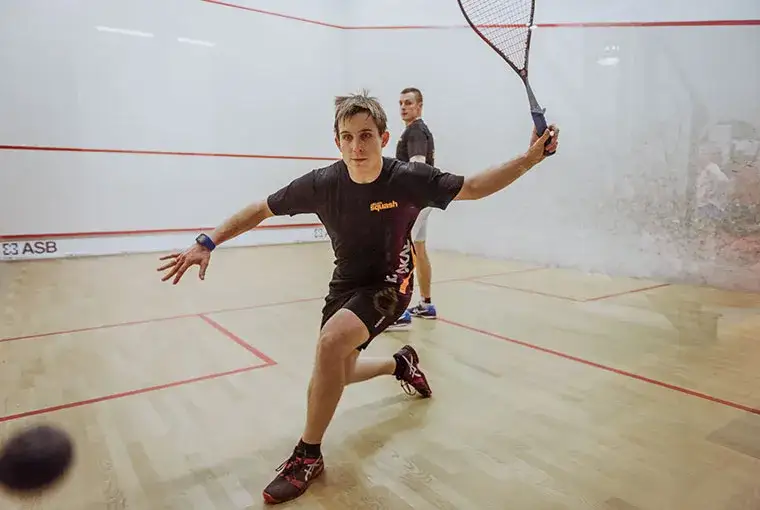Squash w Zgierzu – najlepsze kluby, sprzęt i lekcje dla Ciebie