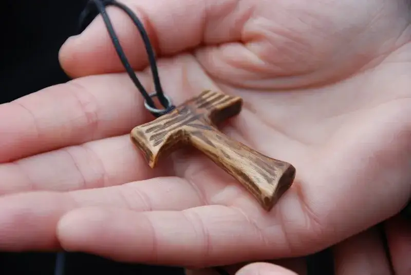 Poszukujesz symbolu jak krzyżyk w krzyżówce? Poznaj wszystkie synonimy