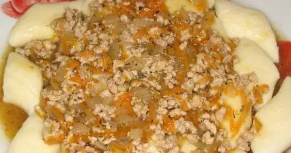 Jak zrobić sos pieczeniowy z mięsem, który zachwyci każdego smakosza