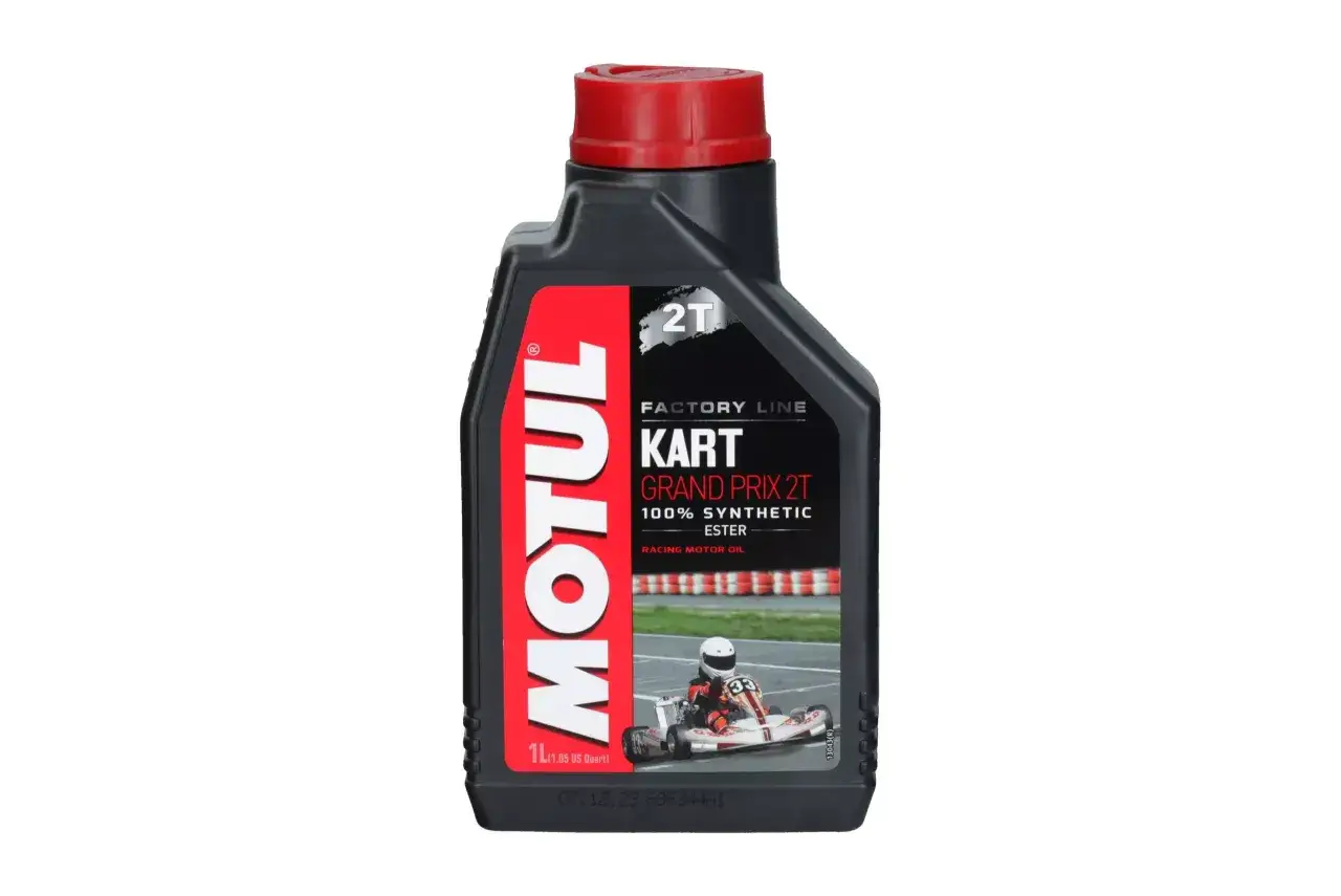 Butelka oleju Motul Kart Grand Prix 2T z wizerunkiem gokarta na torze wyścigowym.
