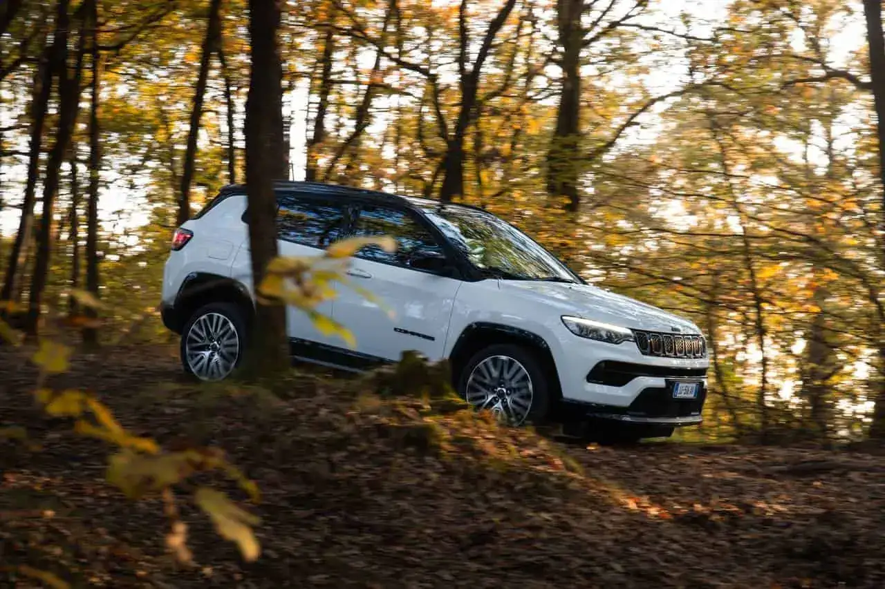 Sprawdź akcje serwisowe Jeepa po VIN i UOKiK to proste!