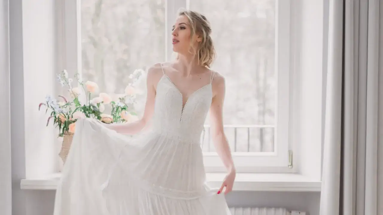 Ile kosztuje suknia ślubna? Realne ceny i sposoby na oszczędności