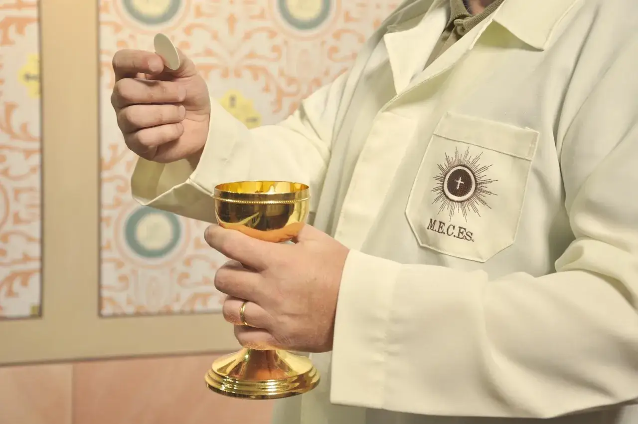 Czy przeklinanie to grzech? Wyjaśnienie Kościoła i rady