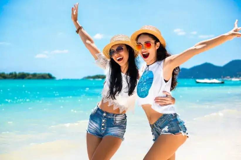 Jak się ubrać nad morze, aby uniknąć nieprzyjemnych niespodzianek?