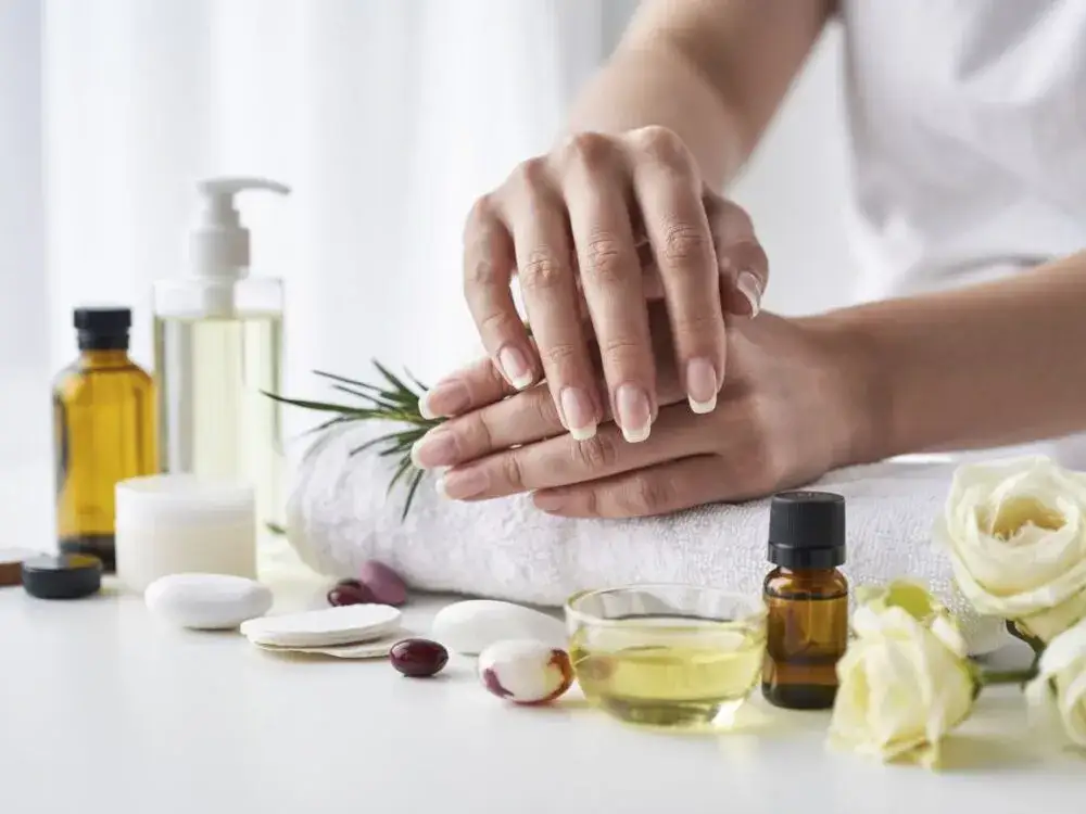 Tempo wzrostu paznokci: fakty, mity i skuteczne porady.