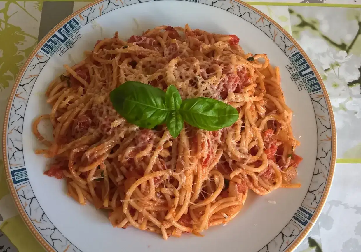 Idealny sos do spaghetti ze świeżych pomidorów? Poznaj mój przepis!