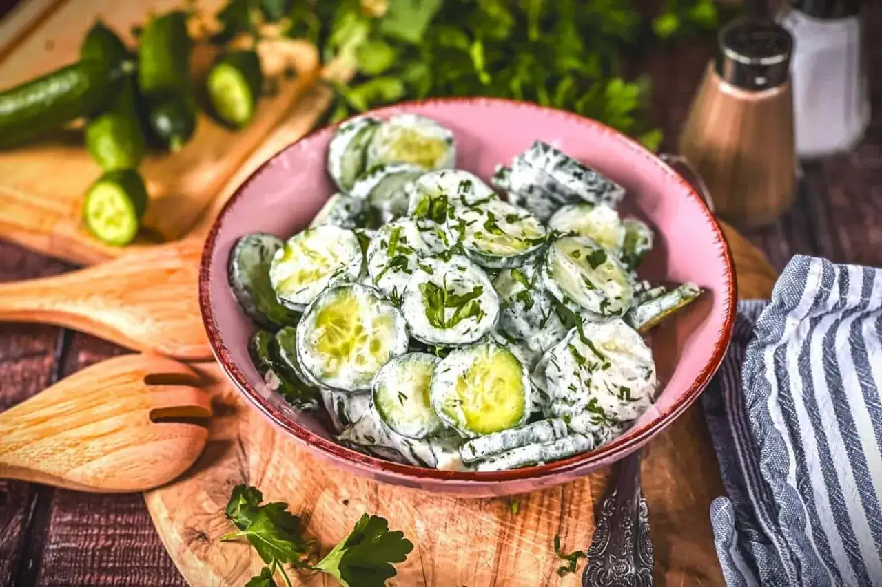 Gurken-Joghurt-Salat: Cremig, frisch & einfach Das perfekte Rezept