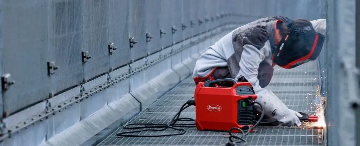 Jaką spawarkę wybrać do warsztatu, aby uniknąć błędów i kosztów?