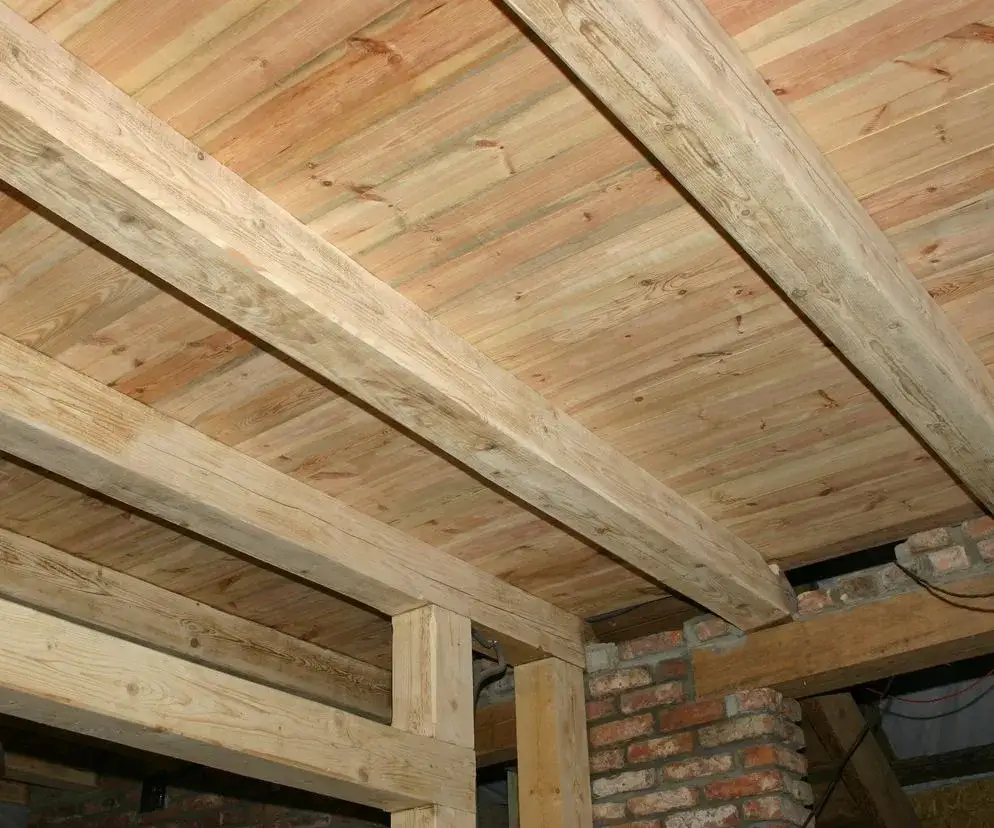 Czy strop drewniany może się zawalić? Oto najważniejsze przyczyny i jak ich uniknąć