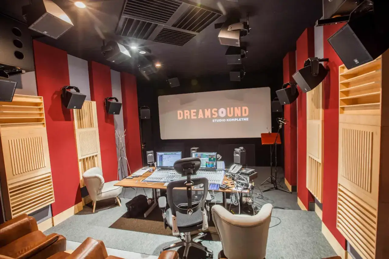 Dreamsound Warszawa vs. Goszcz: Które studio dźwiękowe wybrać?