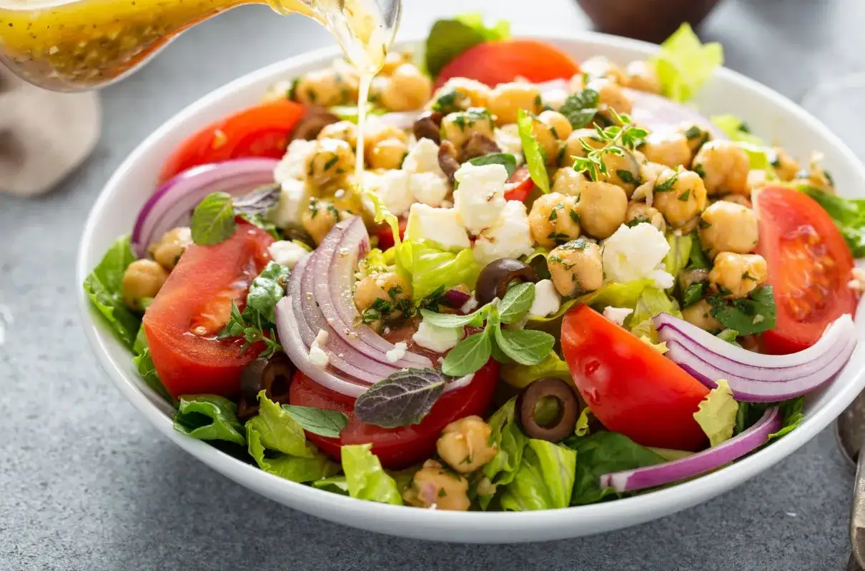 Jak zrobić sos musztardowy do sałatki – proste przepisy na pyszne sosy