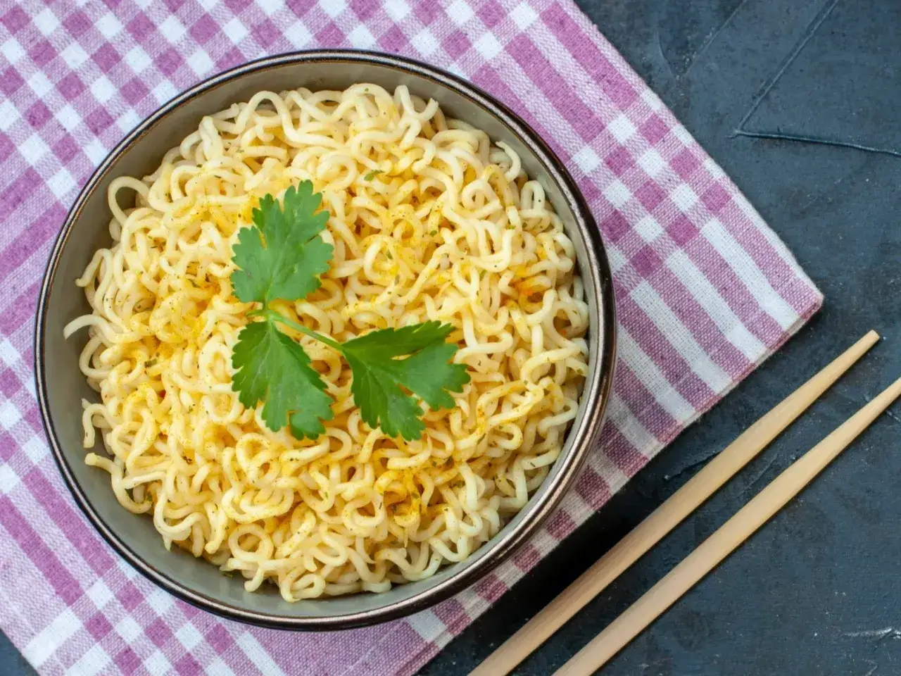 Chow mein: zdrowy posiłek czy pułapka? Analiza eksperta