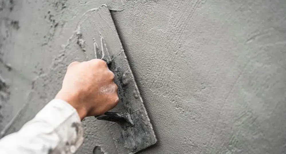 Jak długo schnie gips budowlany? Odkryj czynniki wpływające na czas schnięcia