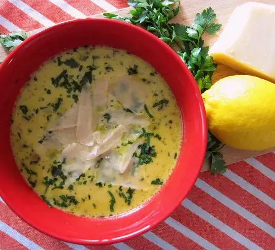 Jak zagęścić zupę serkiem topionym: 5 sprawdzonych metod