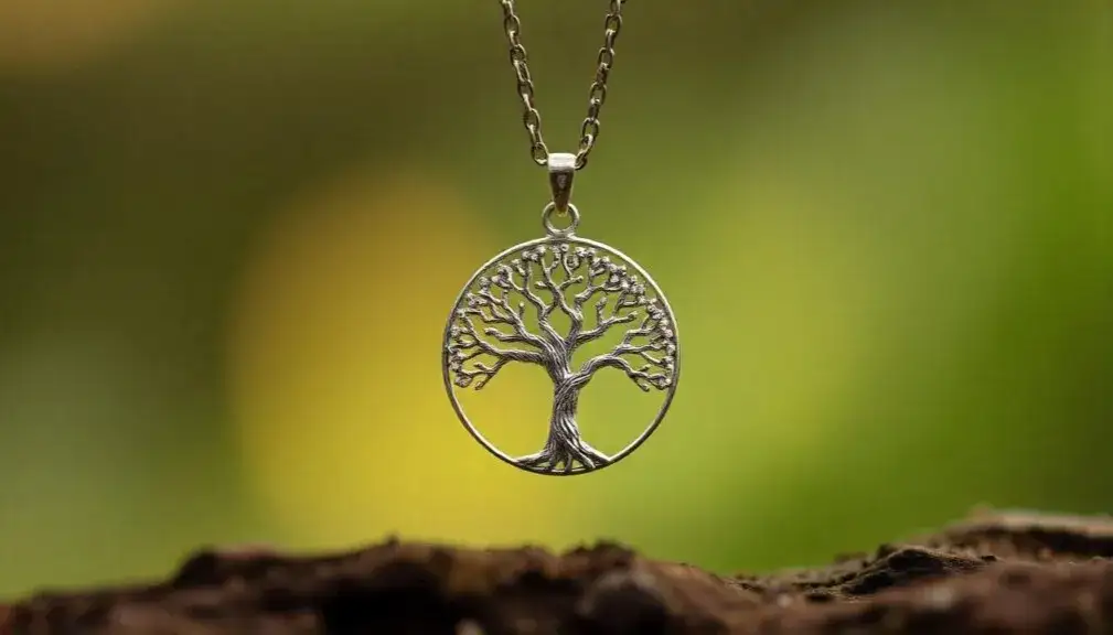 Drzewo Życia w biżuterii: Głębokie znaczenie i Twój osobisty amulet