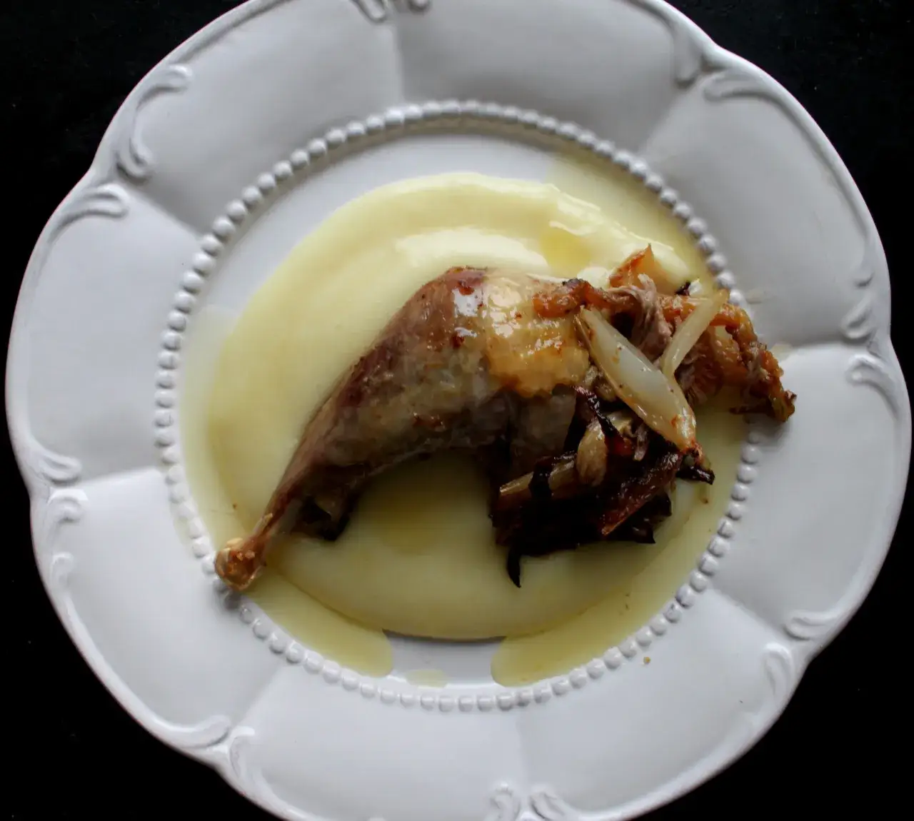 Surówka do perliczki: Jak dobrać idealny dodatek do szlachetnego mięsa?