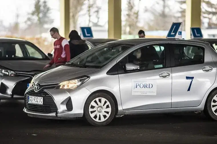 Na jakich samochodach zdaje się prawo jazdy? Oto najpopularniejsze modele